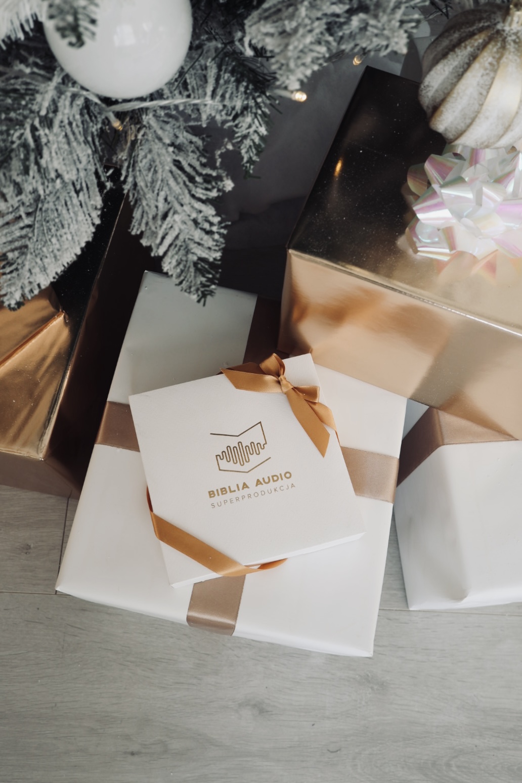 White gift box White gift box