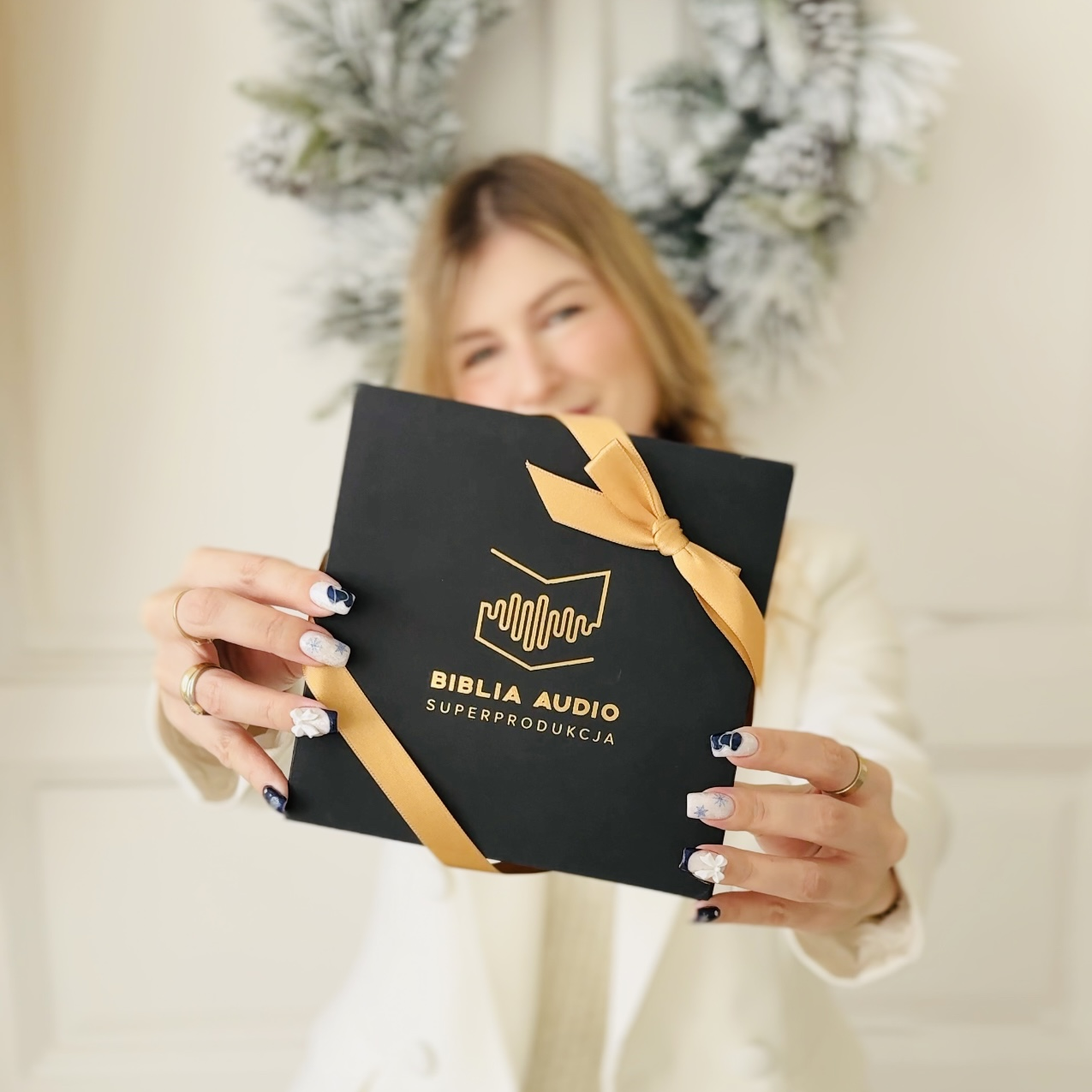 Black gift box3_sq Black gift box3_sq