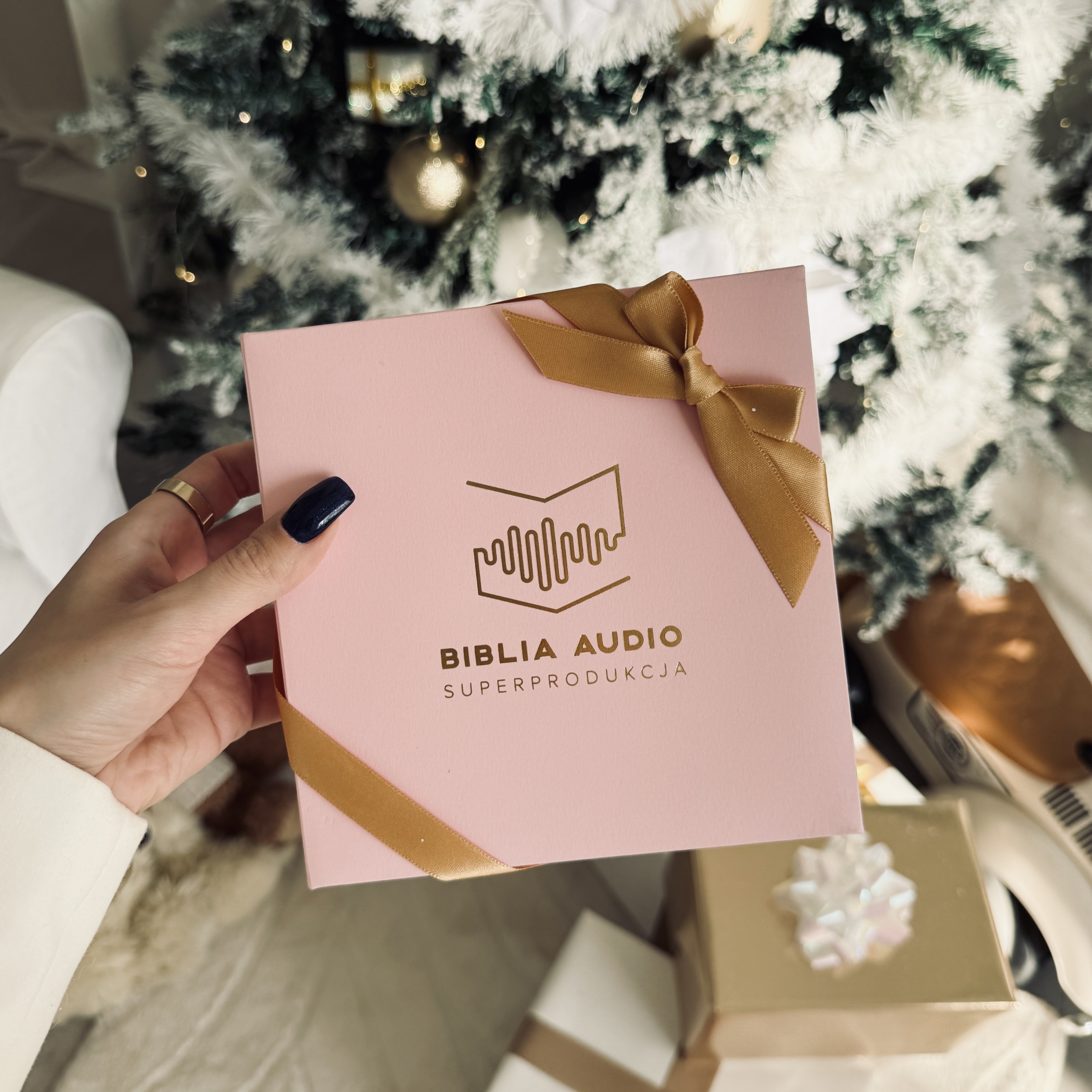 Pink gift box(1)_sq Pink gift box(1)_sq